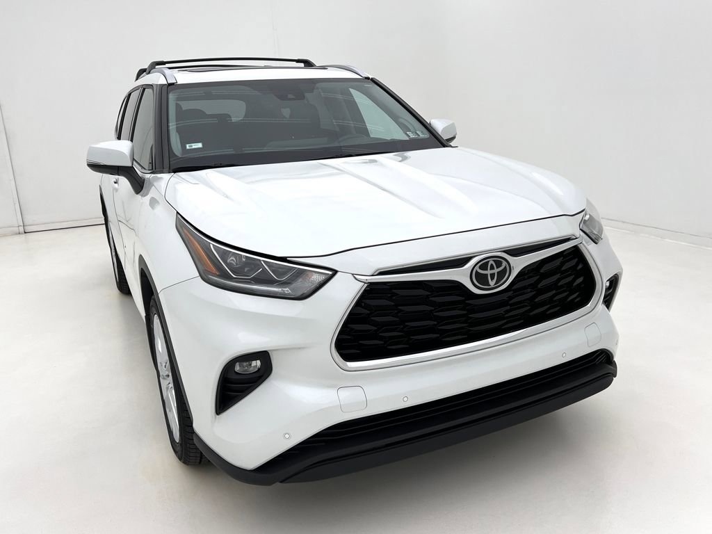 Used 2023 Toyota Highlander Limited image 3
