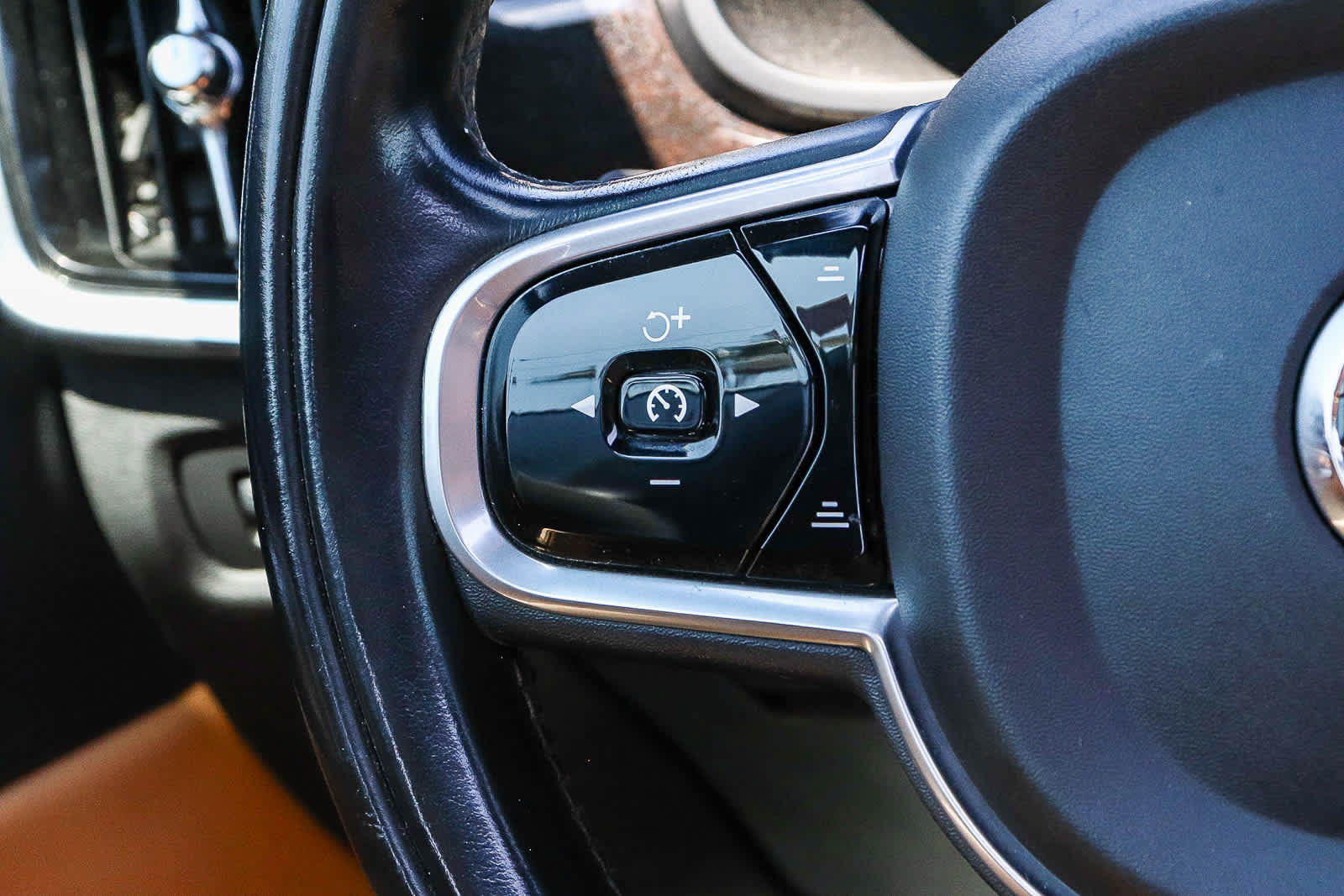 Used 2018 Volvo S90 T5 Momentum w/ Convenience Package FWD image 22