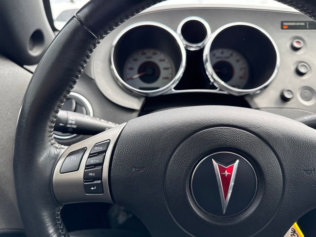 Used 2007 Pontiac Solstice Convertible w/ Premium Package RWD image 24