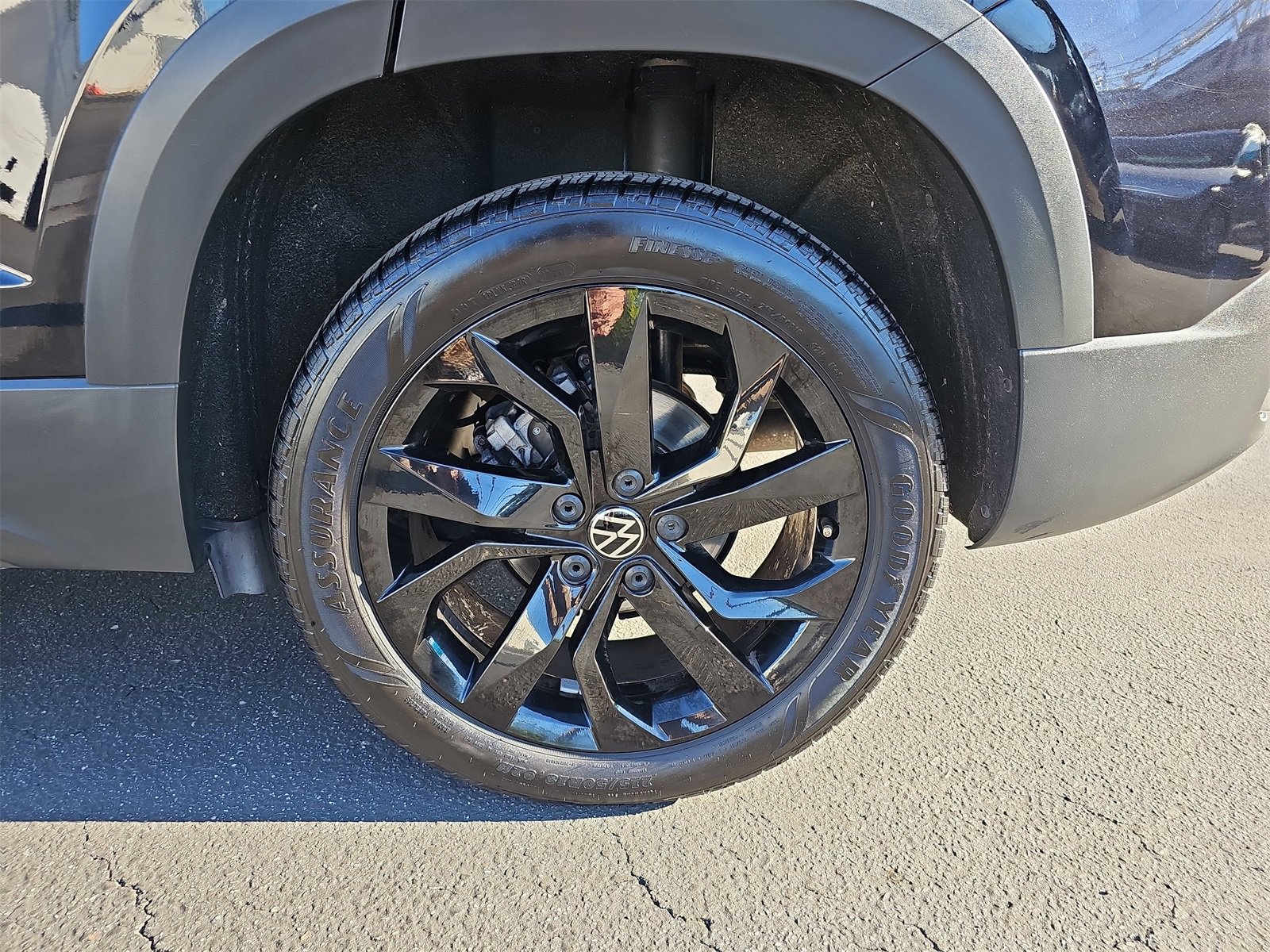 Used 2023 Volkswagen Taos SE w/ Panoramic Sunroof Package image 34