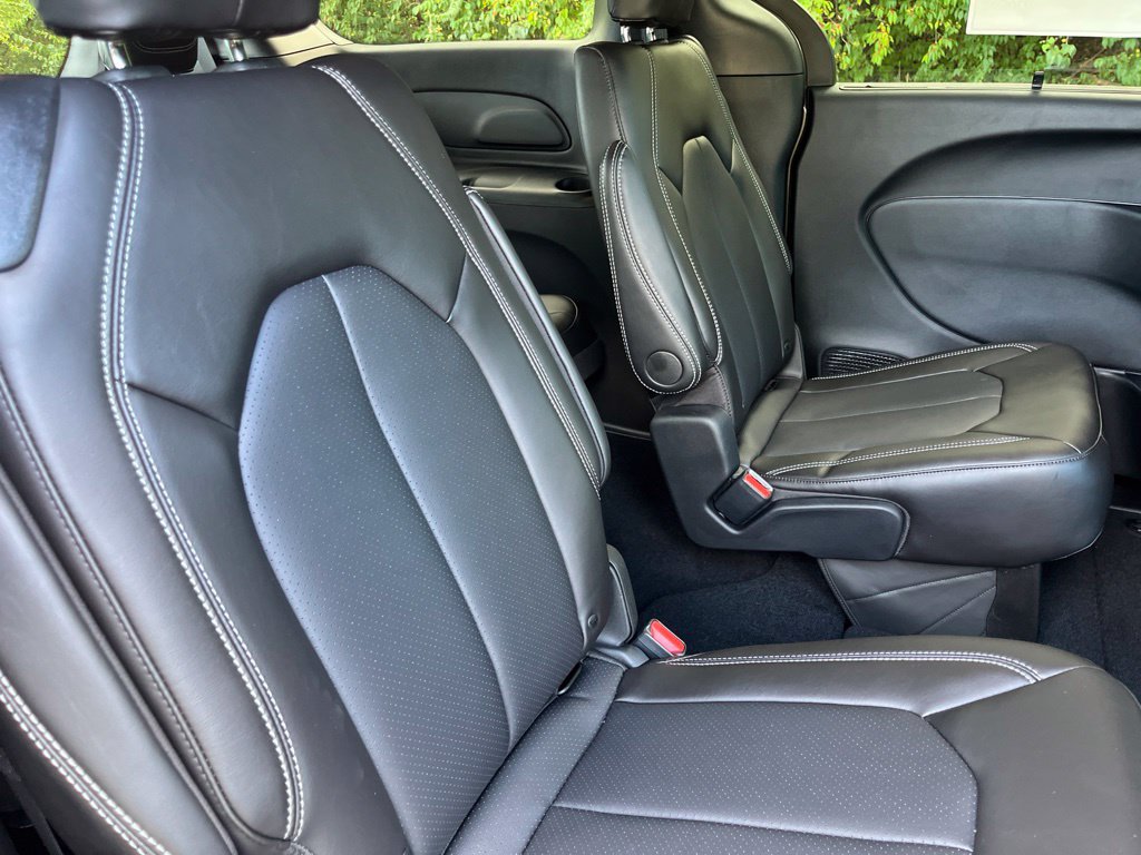 New 2027 Chrysler Pacifica Select FWD image 39