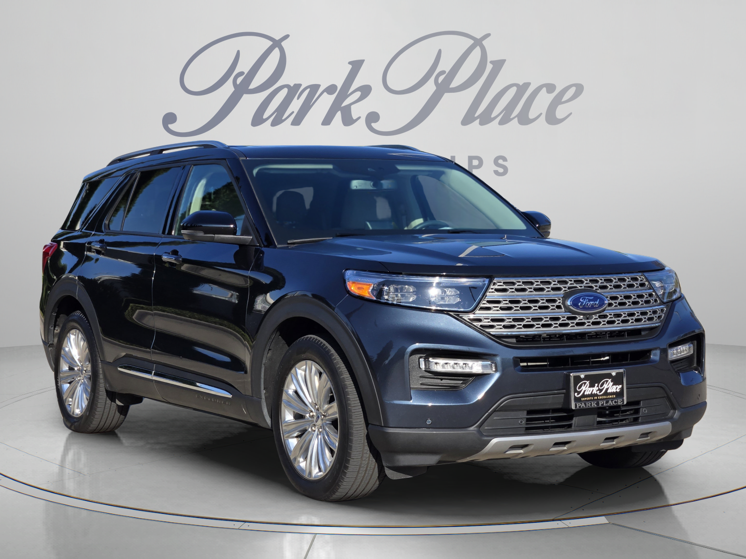 Used 2023 Ford Explorer Limited w/ Limited Technology Package RWD image 5