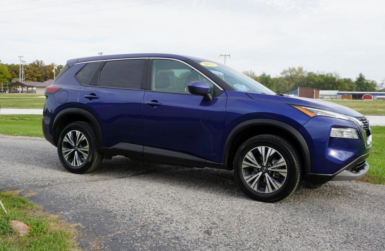Used 2023 Nissan Rogue SV image 5