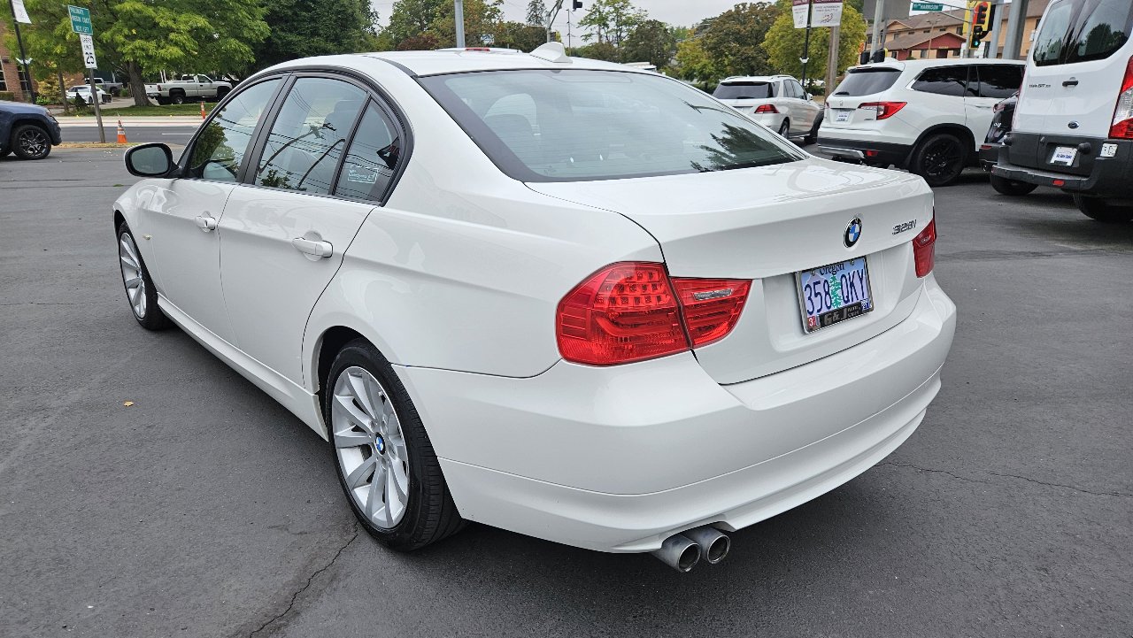 Used 2011 BMW 328i Sedan w/ Premium Pkg image 12