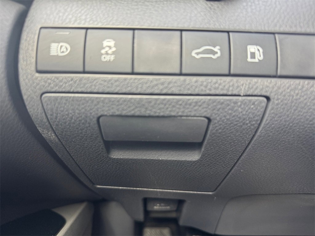 Used 2018 Toyota Camry LE image 27