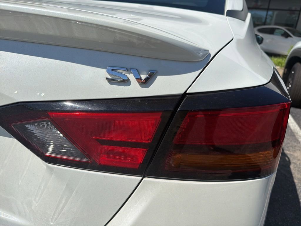 Used 2021 Nissan Altima 2.5 SV w/ SV Premium Package FWD image 3