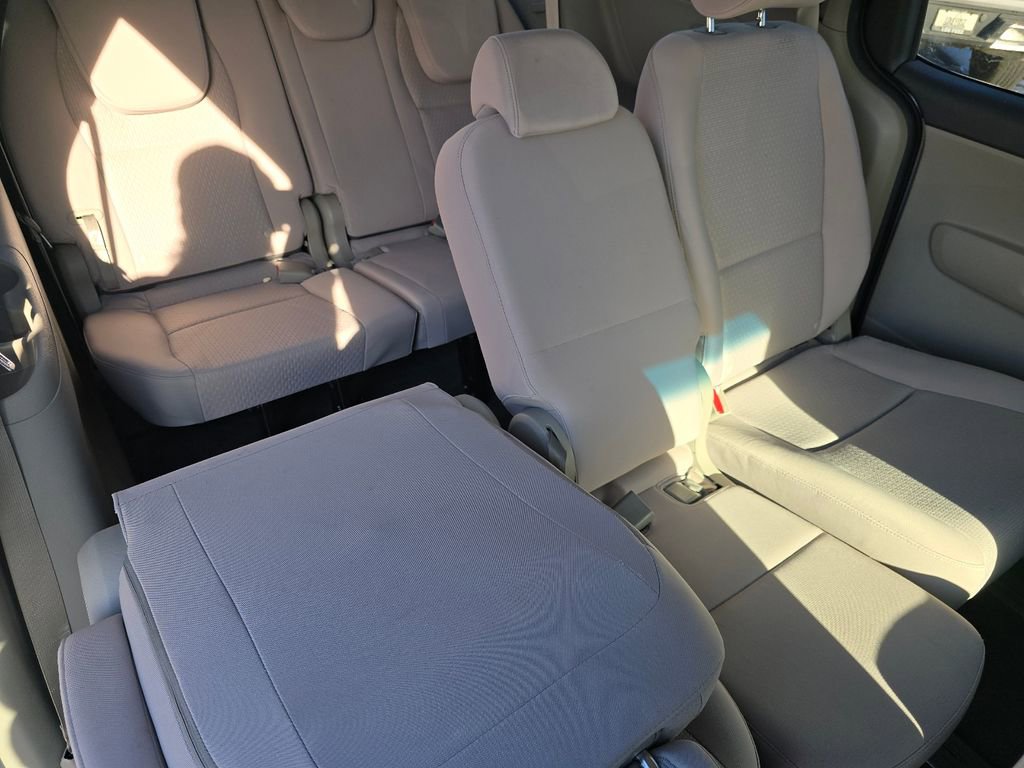 Used 2018 Kia Sedona LX image 19