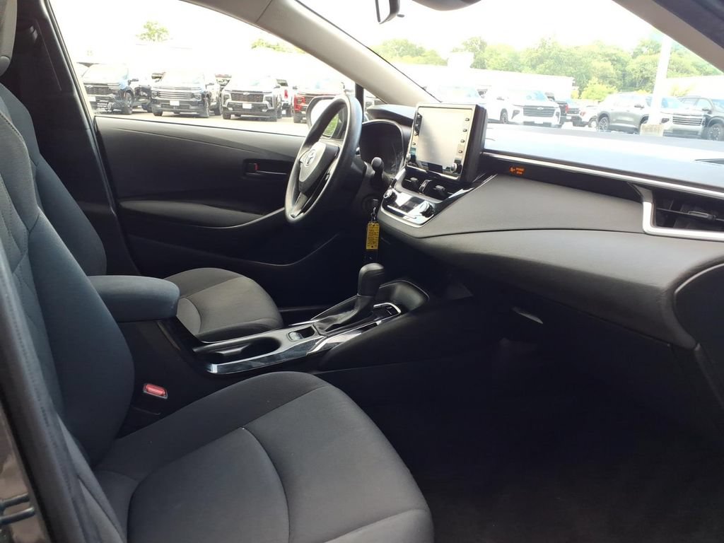 Used 2022 Toyota Corolla LE FWD image 19