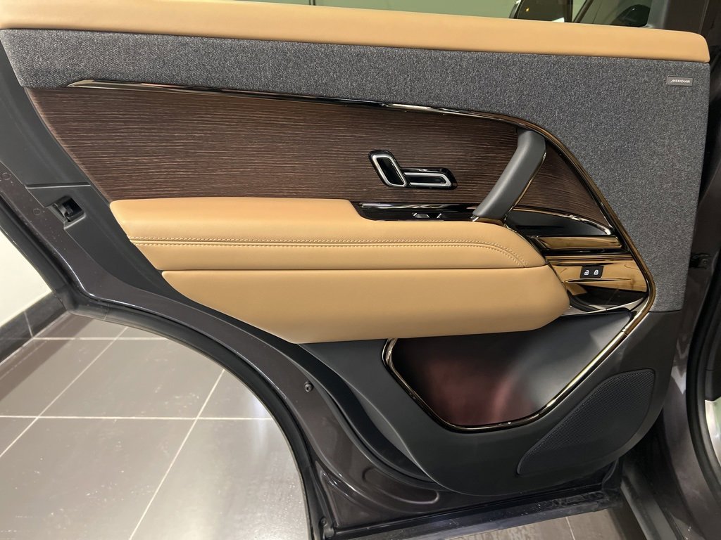 Used 2024 Land Rover Range Rover Sport SE image 28