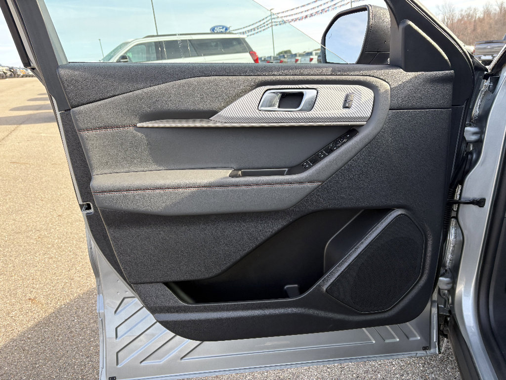 Used 2025 Ford Explorer Active image 29