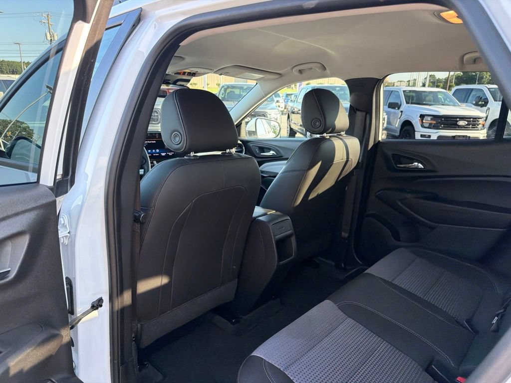 Used 2025 Chevrolet Trax LT FWD image 15