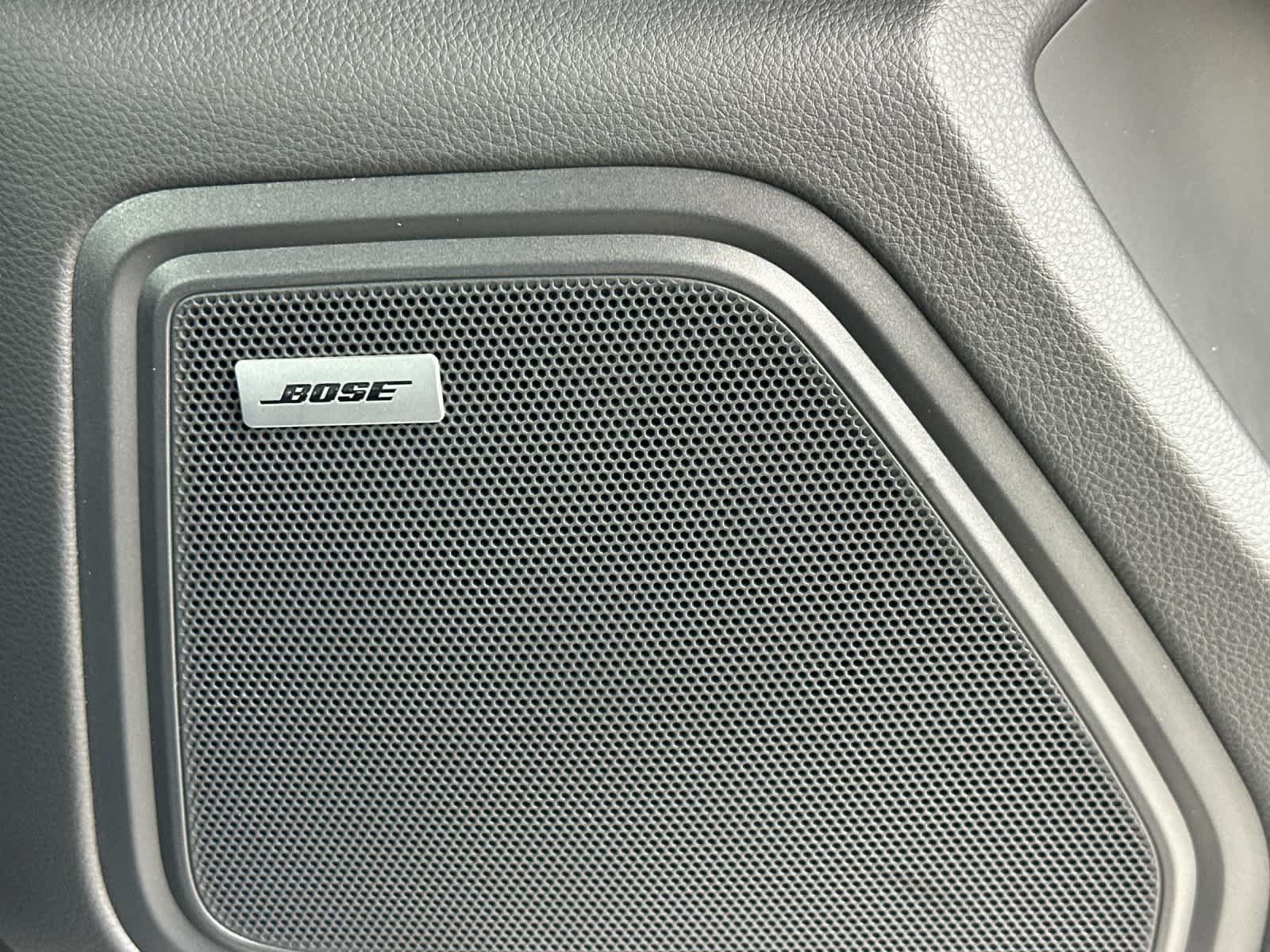 Certified 2025 Porsche Macan AWD/4WD image 20