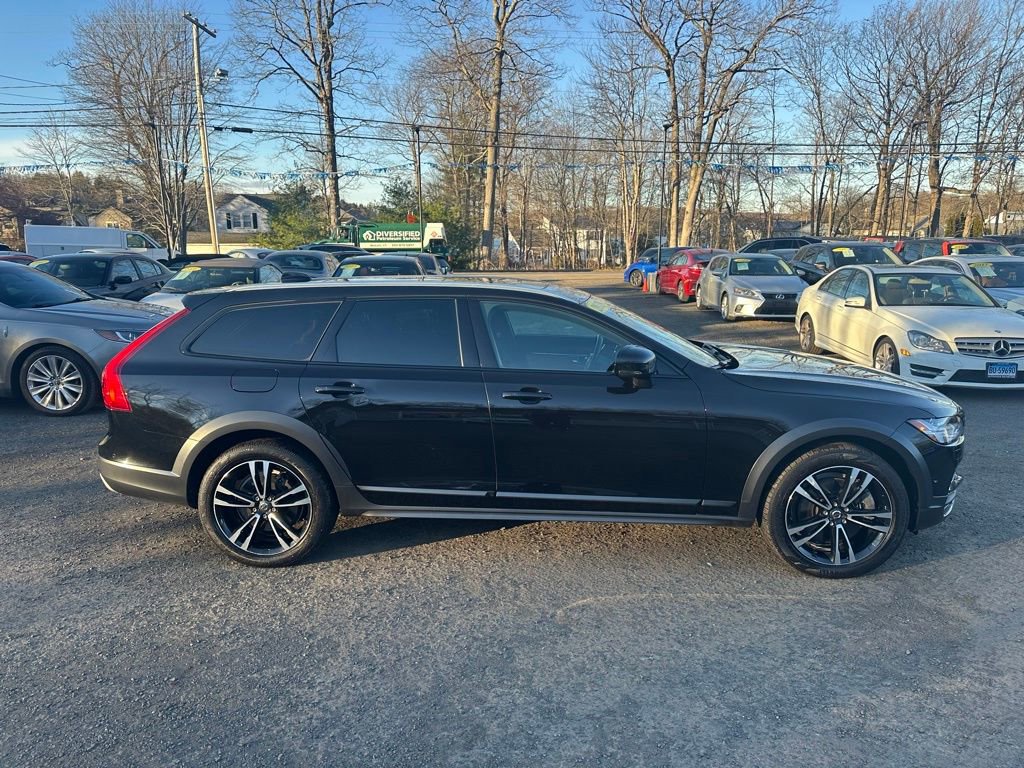 Used 2018 Volvo V90 T5 Cross Country w/ Convenience Package image 4