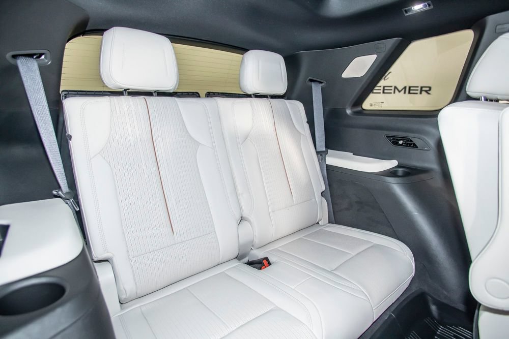 Used 2027 Cadillac Vistiq Sport w/ LPO, Floor Liner Package AWD/4WD image 17
