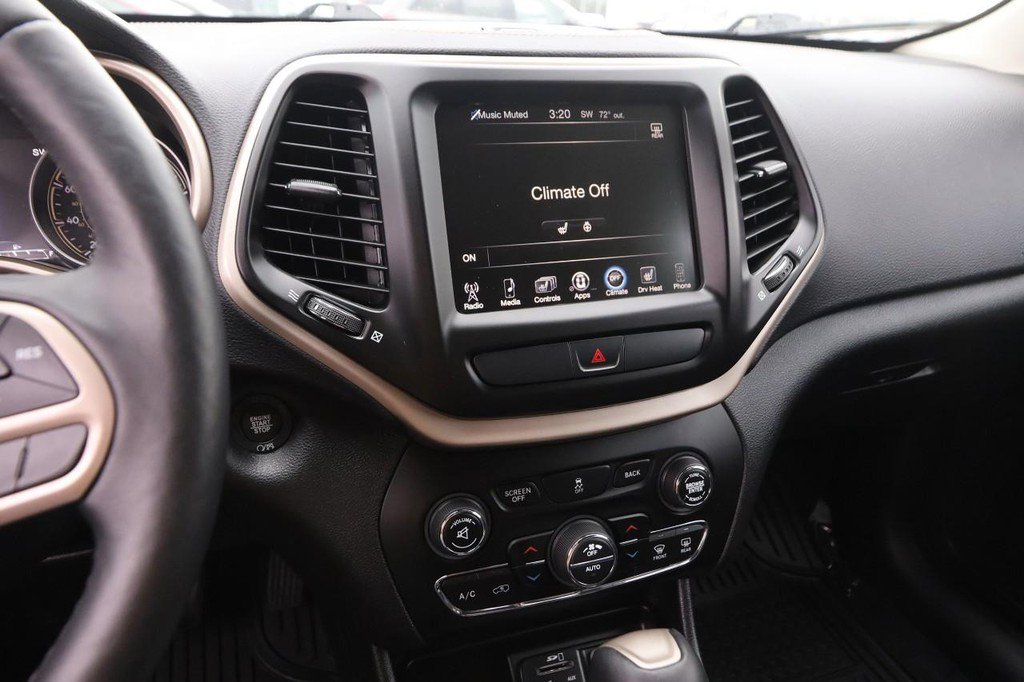 Used 2017 Jeep Cherokee Limited image 15