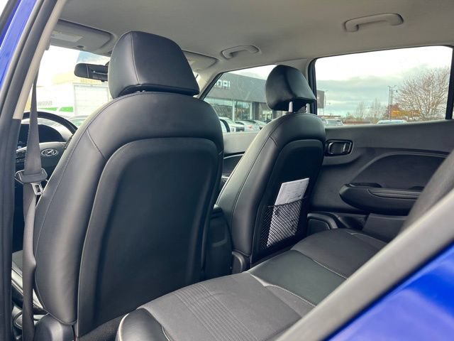 Used 2023 Hyundai Venue Limited w/ Cargo Package FWD image 11