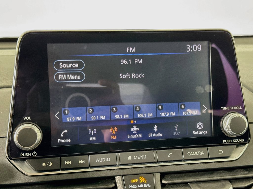 Used 2024 Nissan Altima 2.5 SV FWD image 26