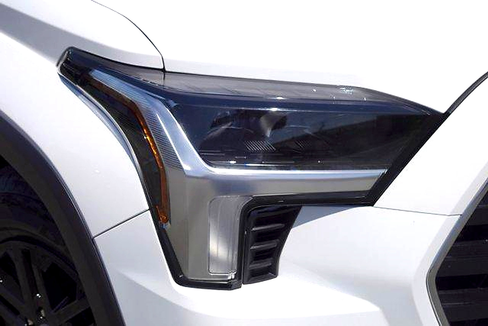 Certified 2025 Toyota Sequoia SR5 AWD/4WD image 2