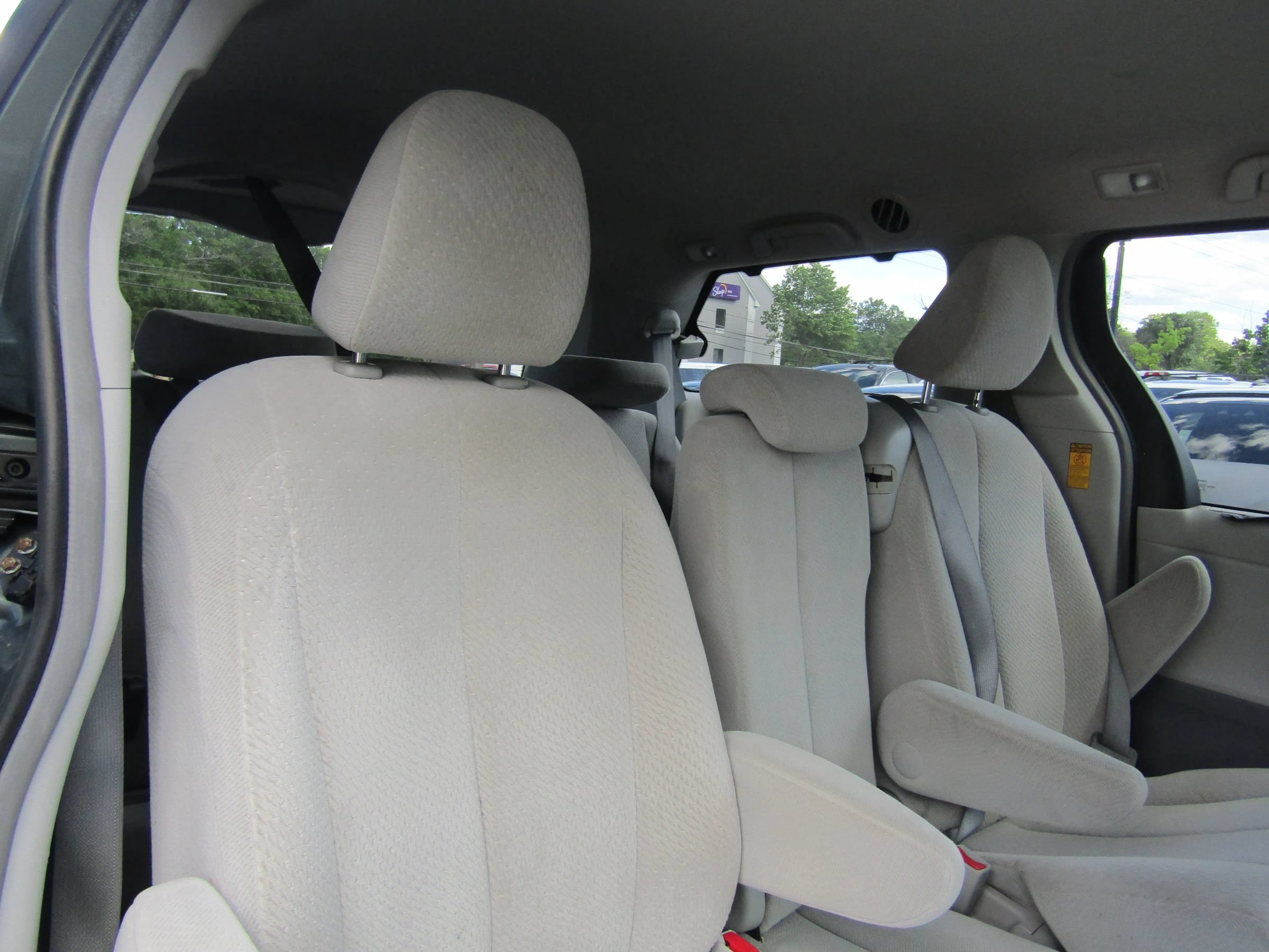 Used 2013 Toyota Sienna LE w/ Towing Pkg FWD image 16