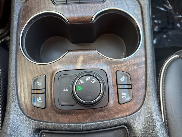Used 2023 GMC Acadia Denali w/ Denali Technology Package AWD/4WD image 16