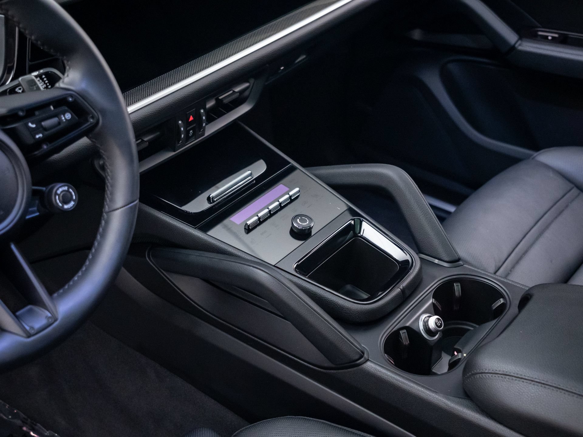 Certified 2025 Porsche Cayenne E-Hybrid Coupe AWD/4WD image 13