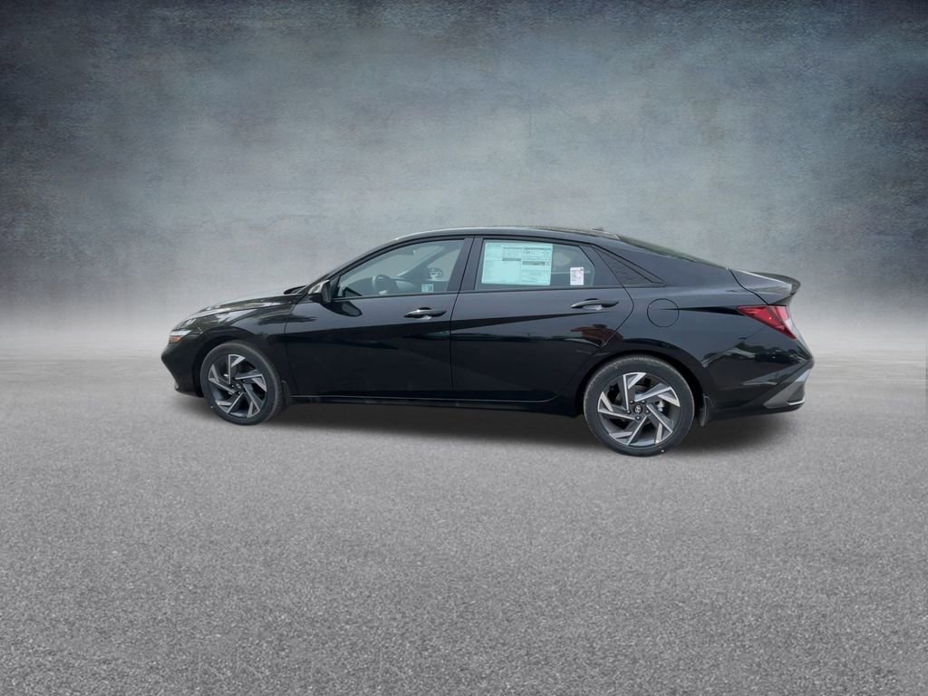 Used 2025 Hyundai Elantra Sport image 15