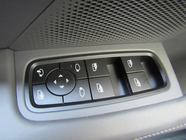 Used 2022 Porsche Taycan 4S image 34