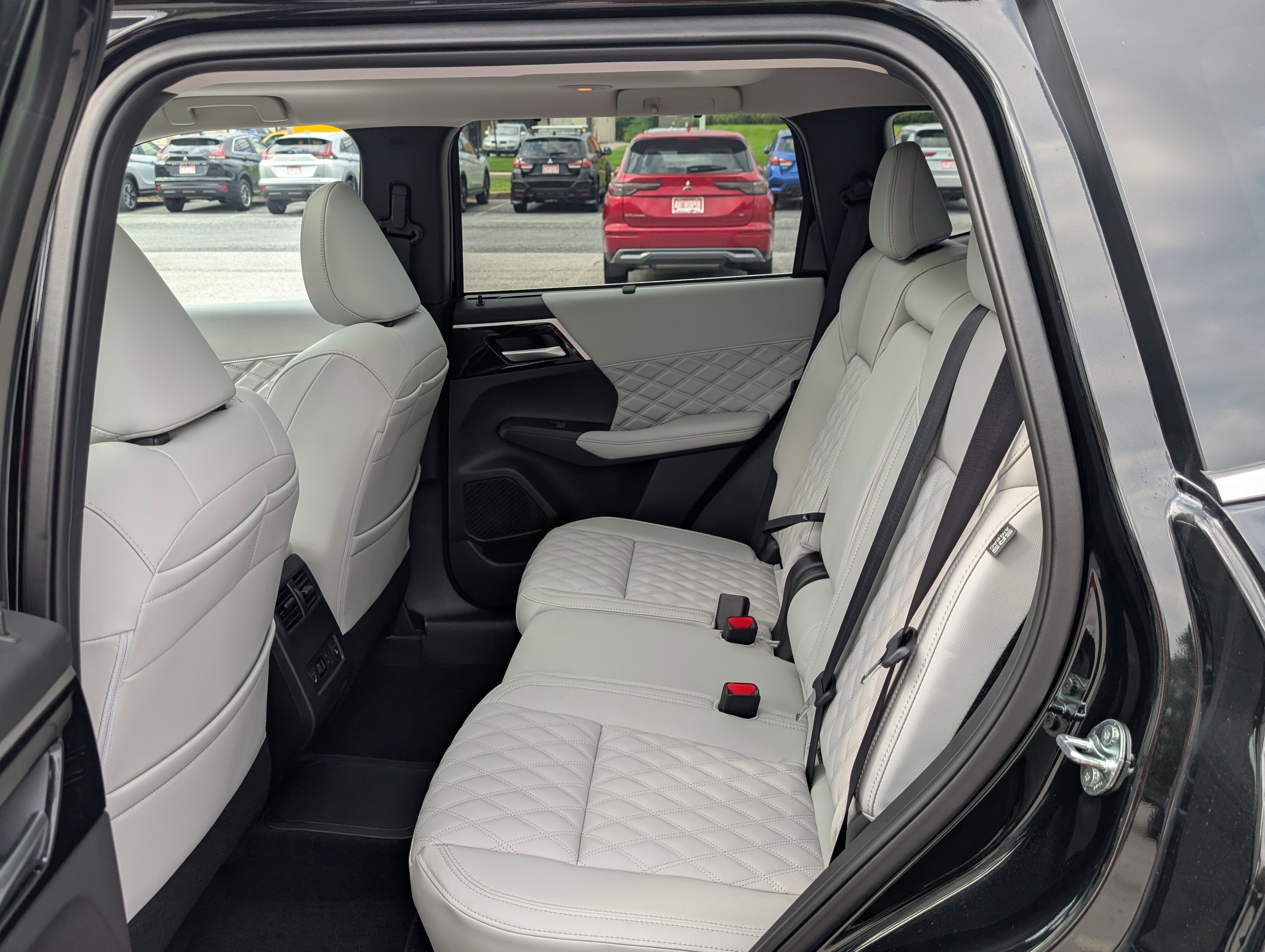 New 2025 Mitsubishi Outlander SEL image 18