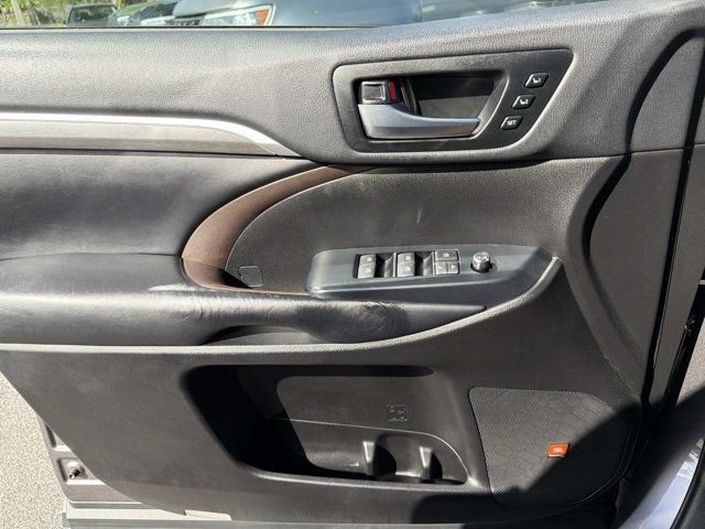 Used 2019 Toyota Highlander Limited image 6