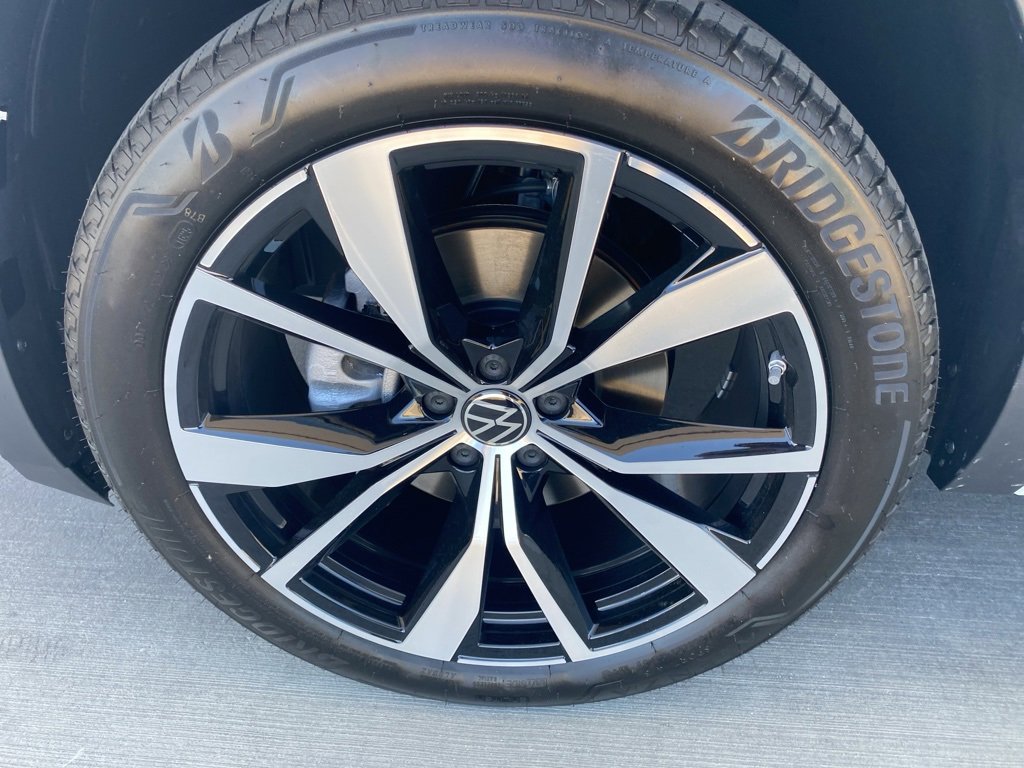 New 2025 Volkswagen Atlas Cross Sport SEL Premium R-Line image 32