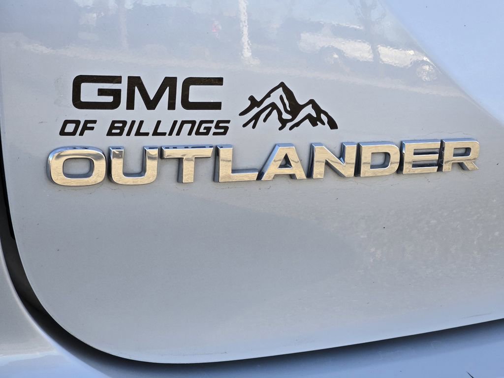 Used 2024 Mitsubishi Outlander SE image 3