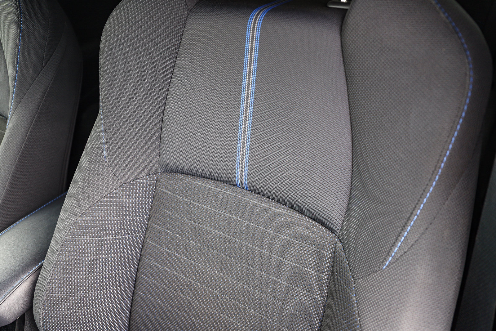 Used 2022 Toyota Corolla SE w/ SE Premium Package FWD image 24