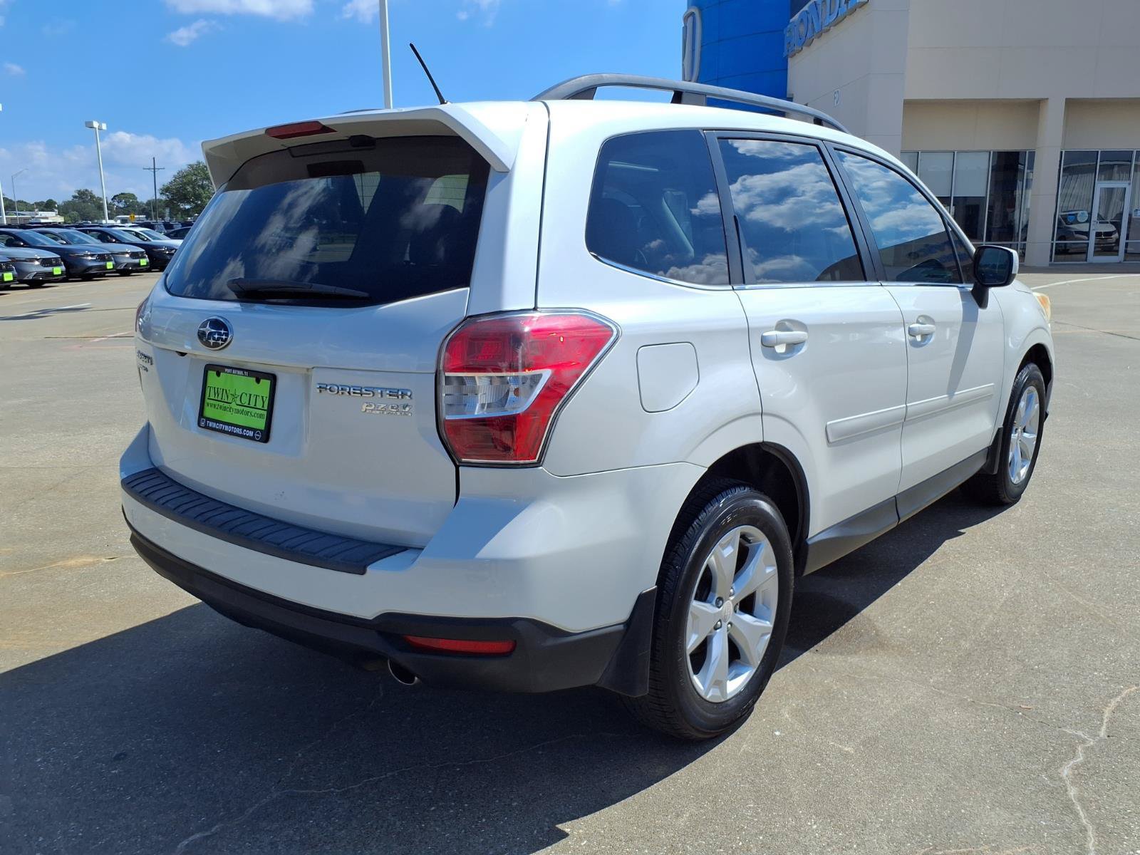 Used 2015 Subaru Forester 2.5i Limited AWD/4WD image 4