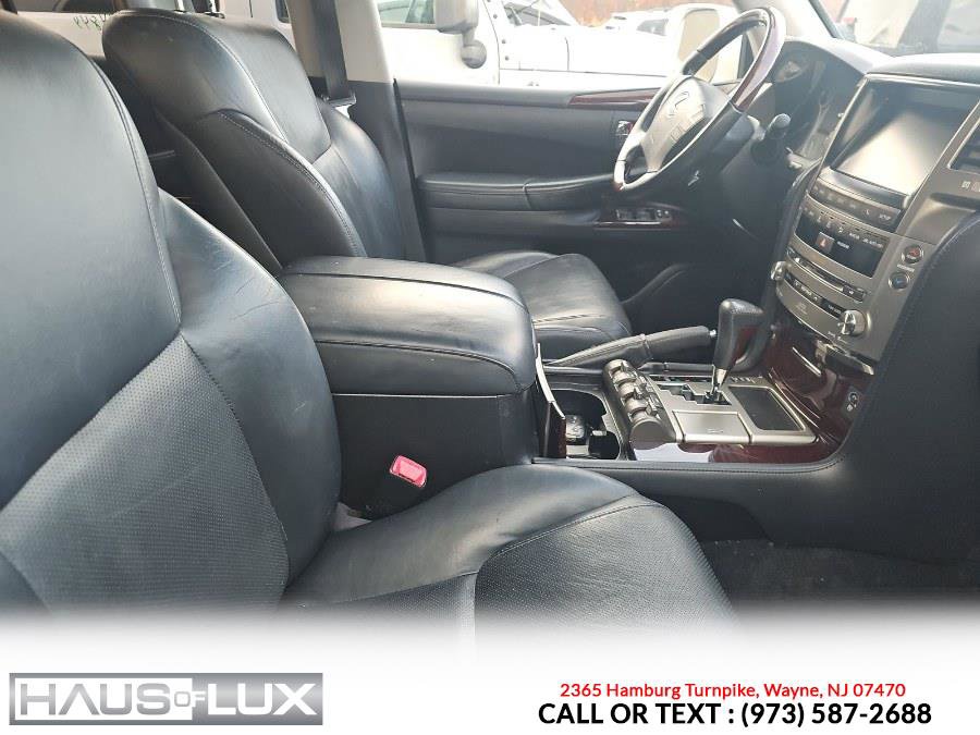 Used 2015 Lexus LX 570 4WD w/ Luxury Package image 2