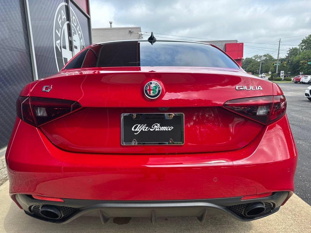 Used 2022 Alfa Romeo Giulia Veloce AWD/4WD image 10