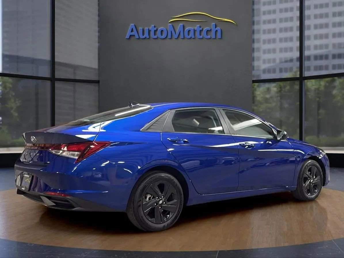 Used 2023 Hyundai Elantra SEL image 11