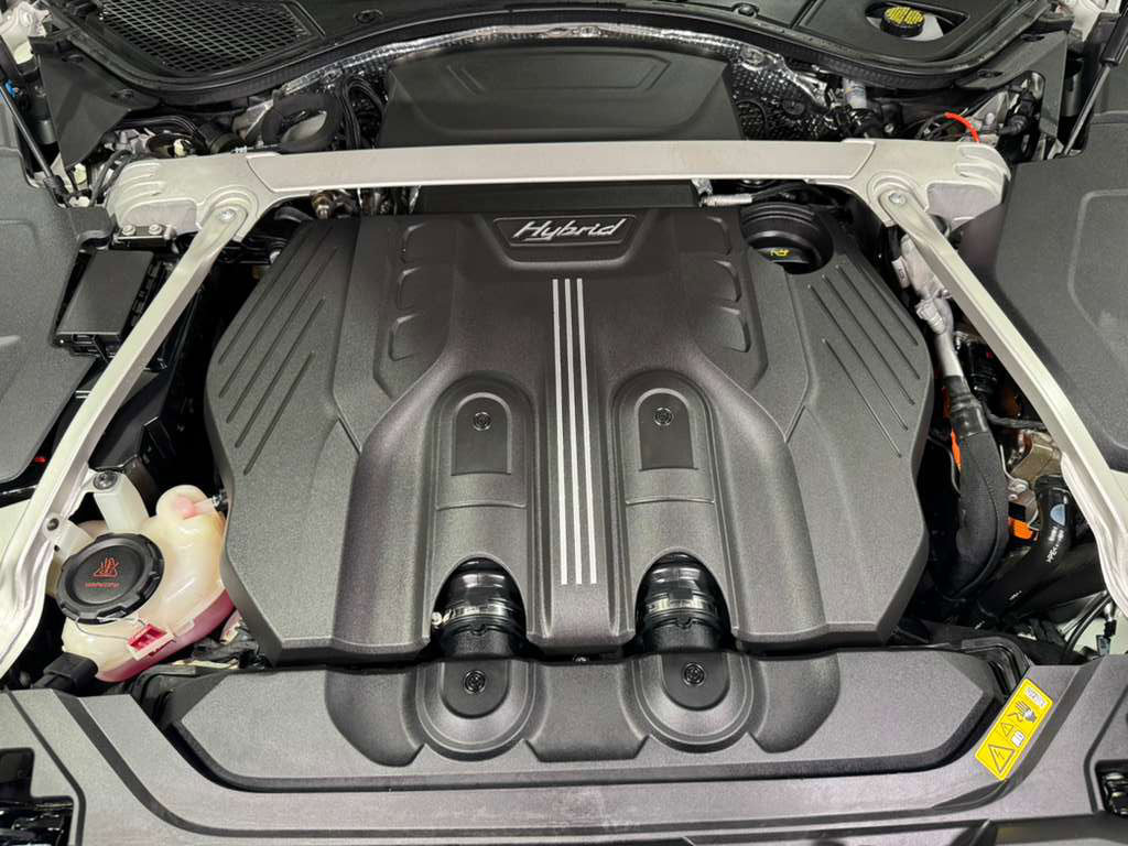 Used 2022 Bentley Flying Spur Plug-In Hybrid image 44