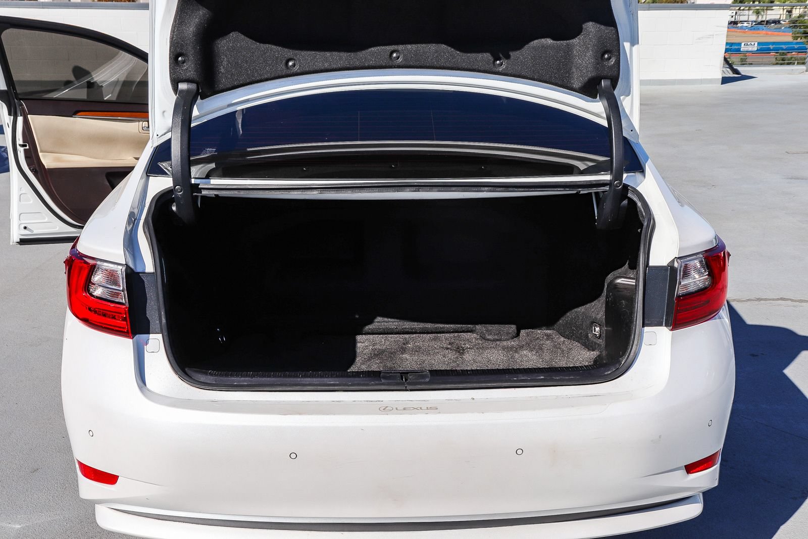 Used 2018 Lexus ES 300h w/ Navigation Package FWD image 24