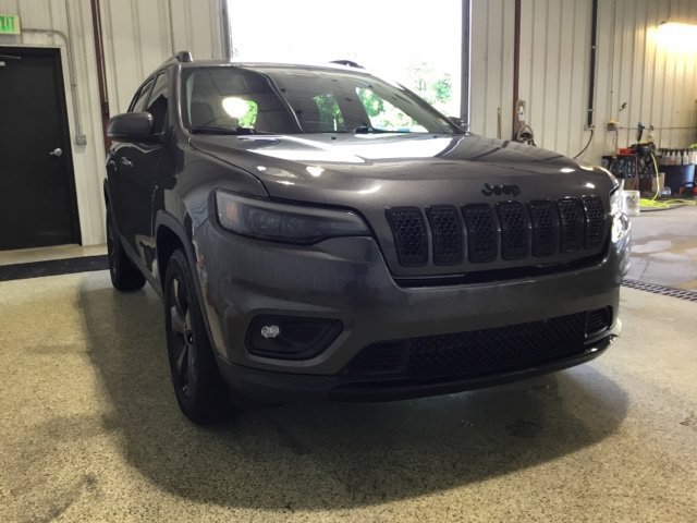 Used 2019 Jeep Cherokee Latitude Plus AWD/4WD image 5