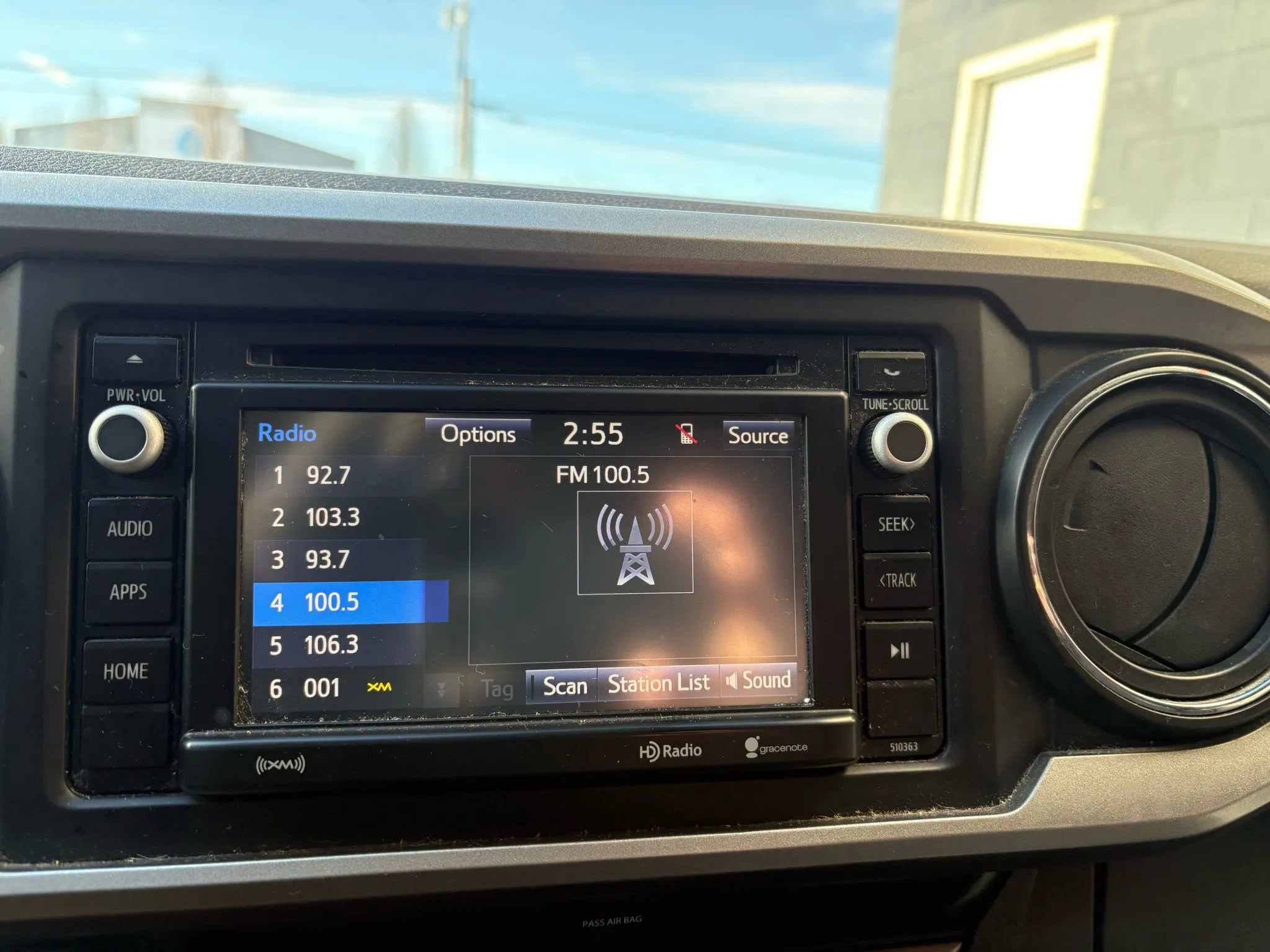 Used 2018 Toyota Tacoma SR5 w/ SR5 Appearance Package (SM) image 10