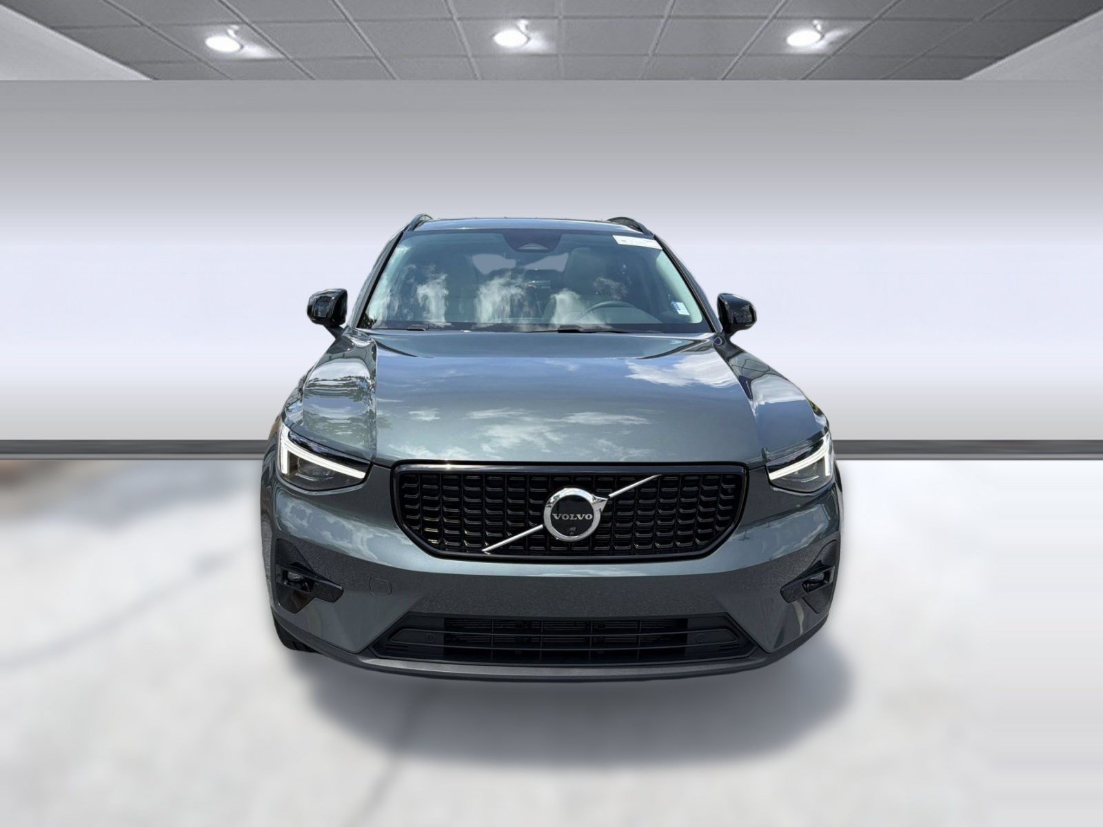 Certified 2026 Volvo XC40 B5 Plus AWD/4WD image 6