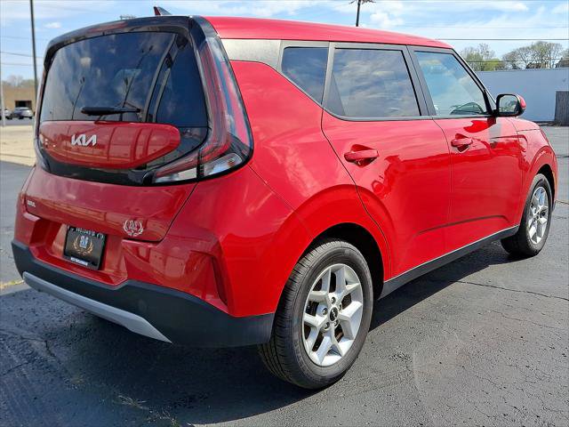 Used 2023 Kia Soul LX w/ LX Technology Package FWD image 16