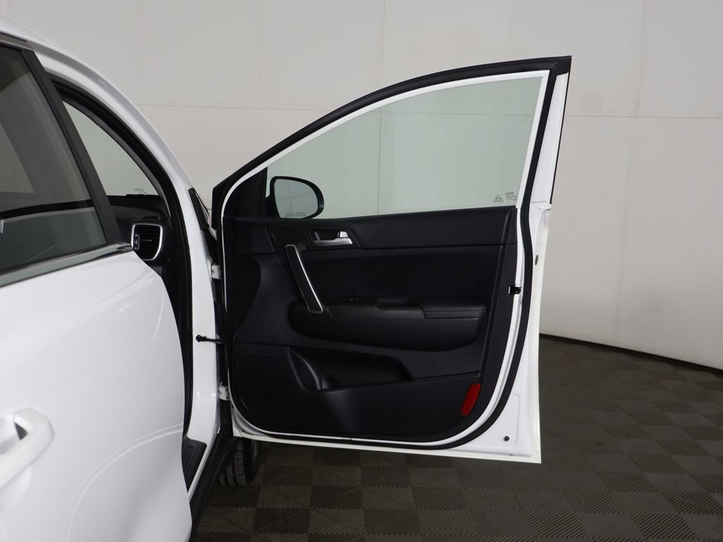 Used 2022 Kia Sportage LX image 16