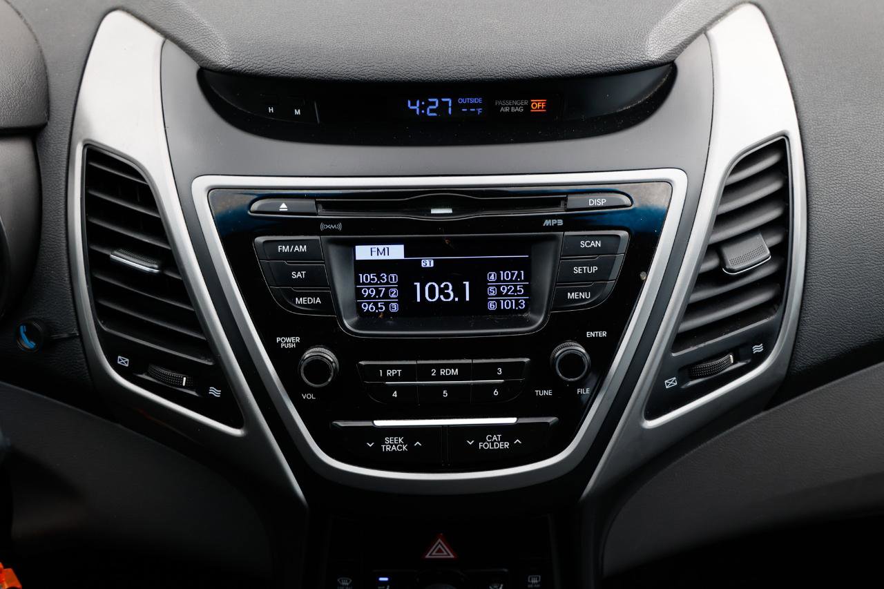 Used 2015 Hyundai Elantra SE image 31