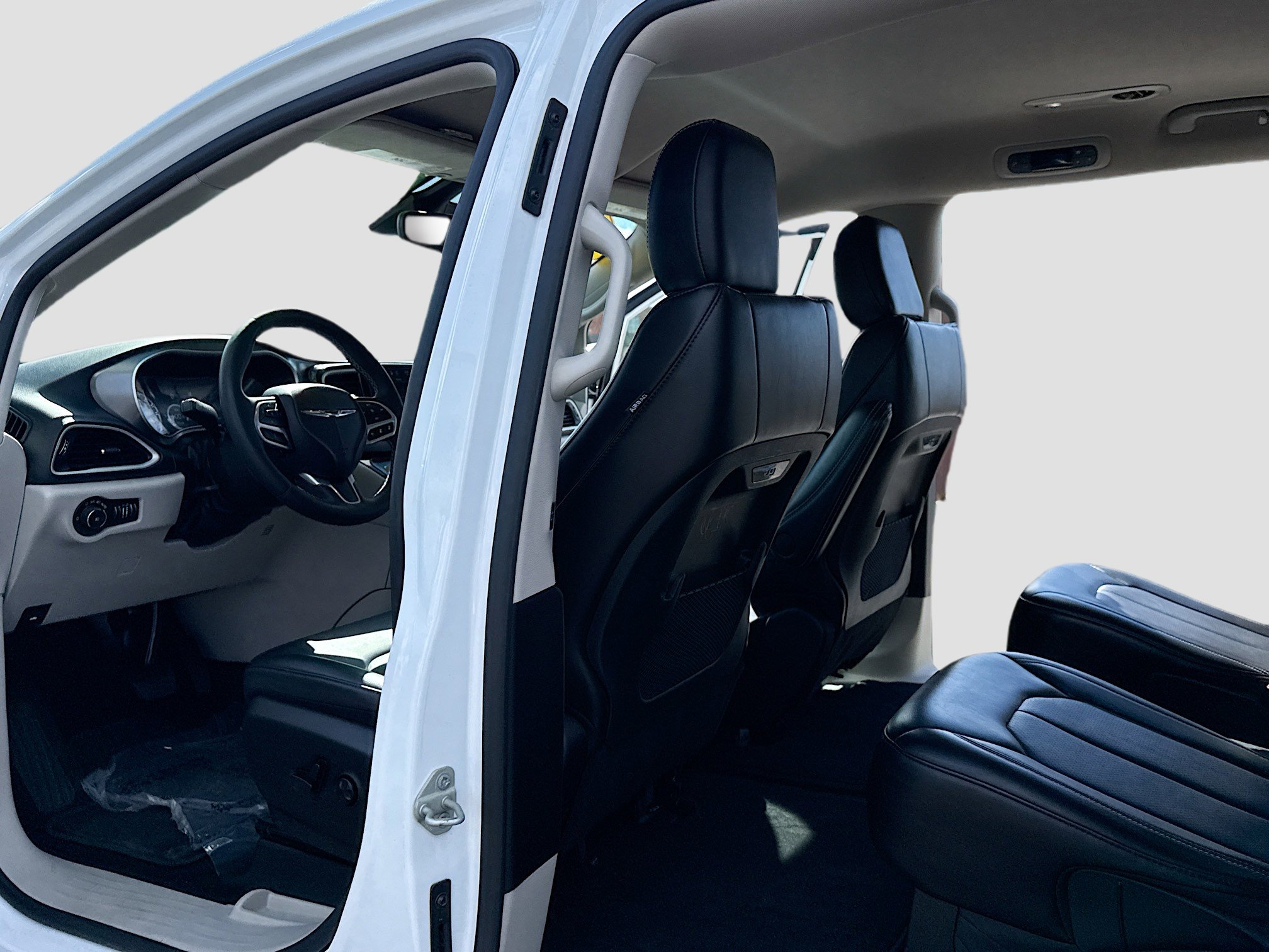 Used 2024 Chrysler Pacifica Touring-L FWD image 6