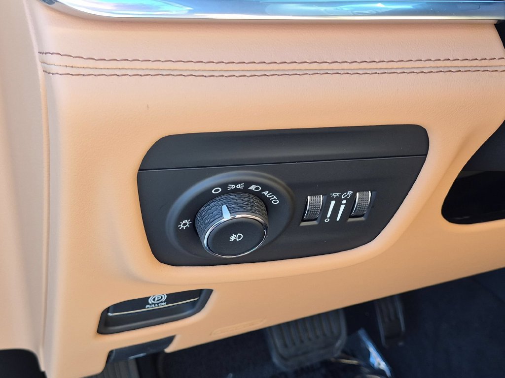 New 2027 Jeep Grand Cherokee L Summit AWD/4WD image 14