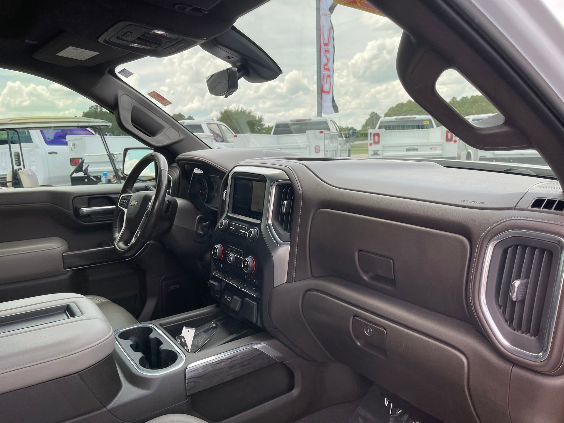 Used 2021 Chevrolet Silverado 1500 LTZ w/ LTZ Premium Package AWD/4WD image 28