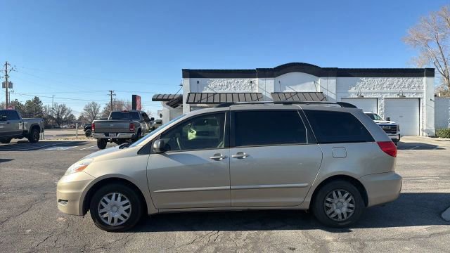 Used 2009 Toyota Sienna CE image 2