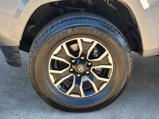 Used 2020 Toyota Tacoma TRD Sport w/ Technology Package image 18