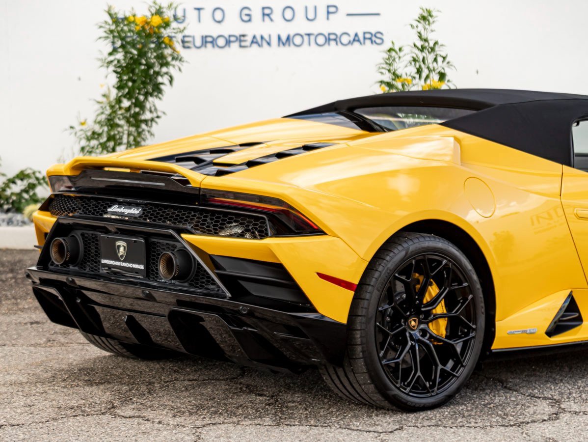 Used 2023 Lamborghini Huracan EVO image 9